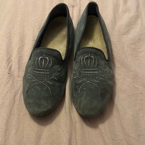 Grey Vionic side loafer with crown emblem